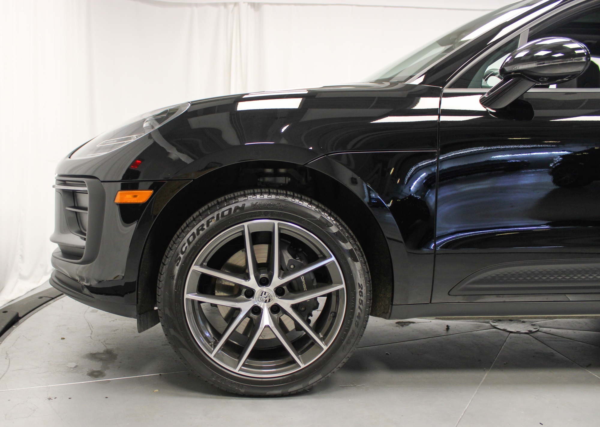 2025 Porsche Macan Base photo 13