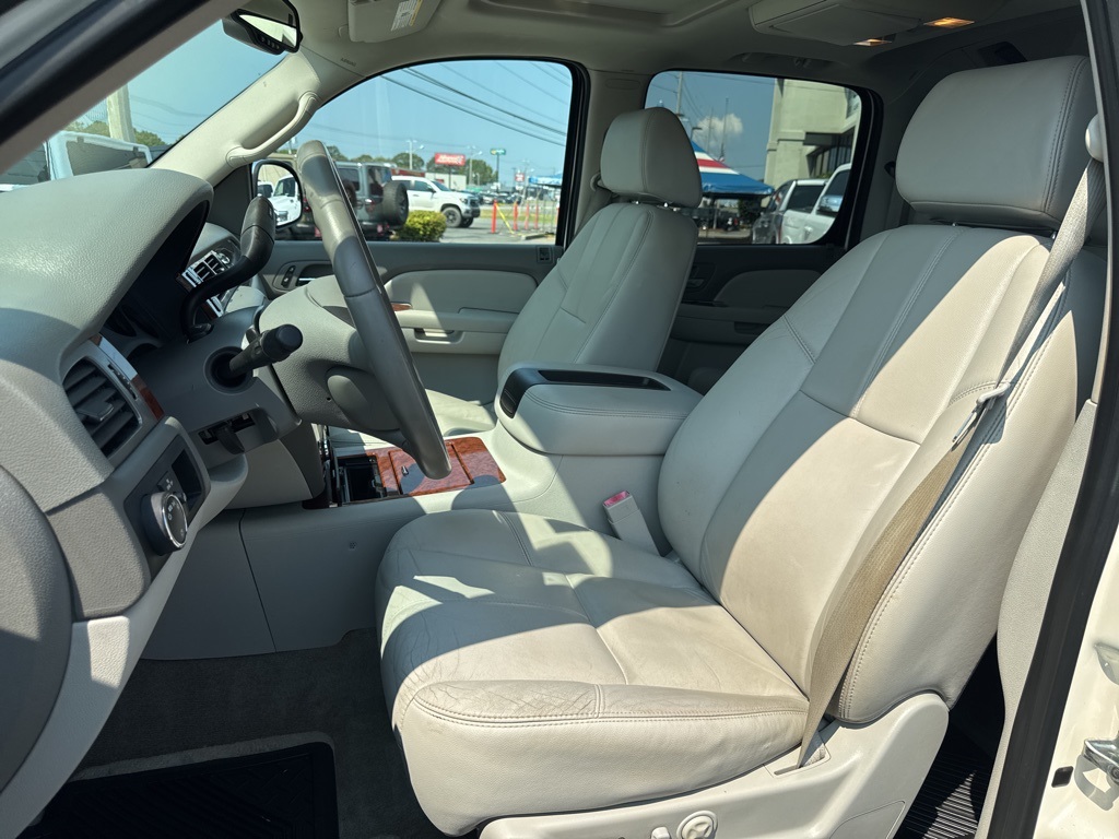 2008 Chevrolet Avalanche LTZ photo 31