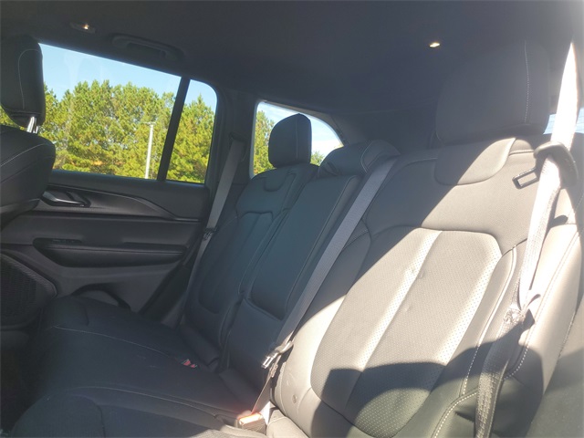 2024 Jeep Grand Cherokee Laredo photo 10