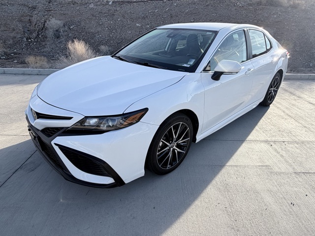 2023 Toyota Camry SE Nightshade's photo