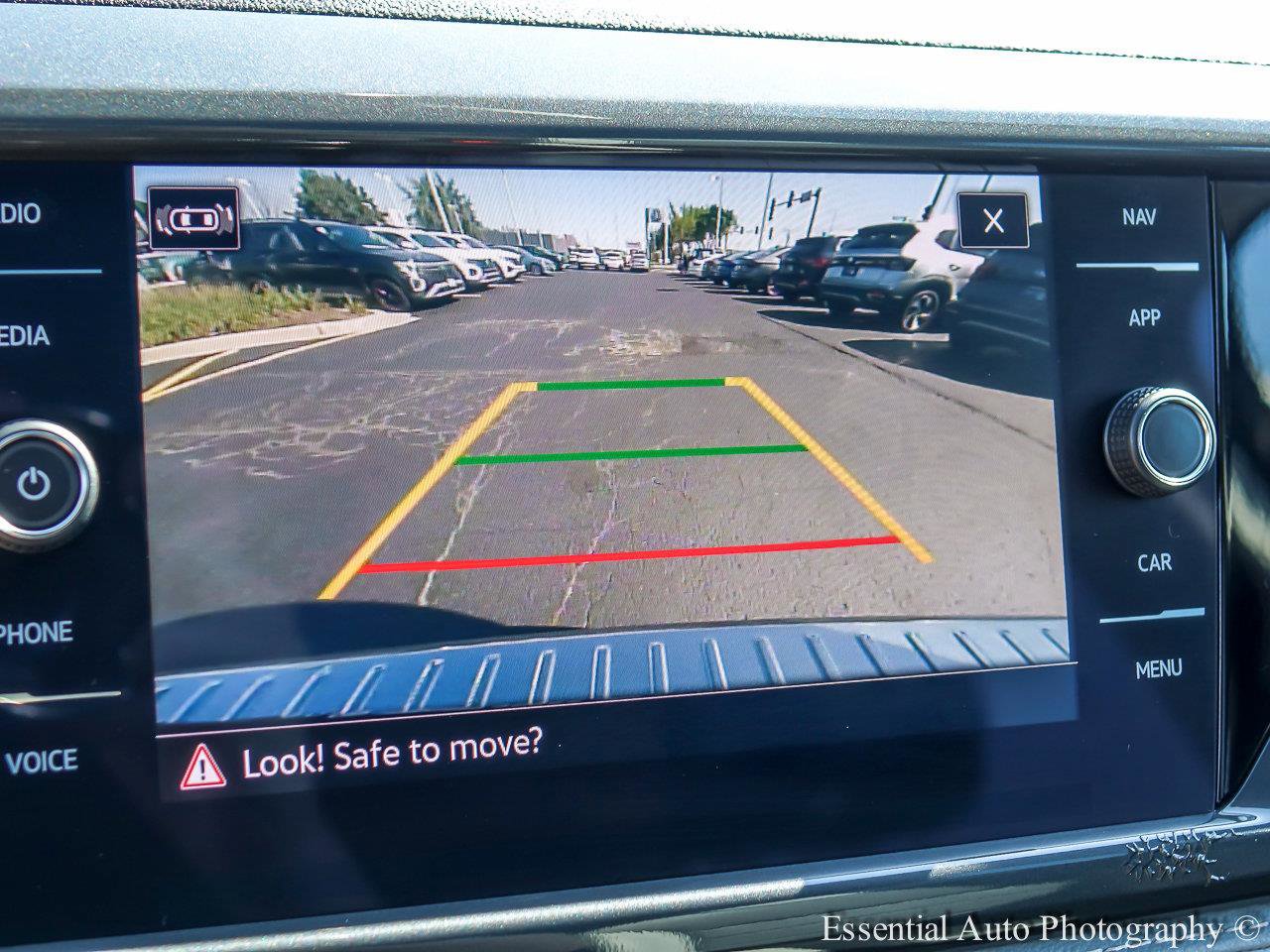 2023 VOLKSWAGEN TAOS - Image 17