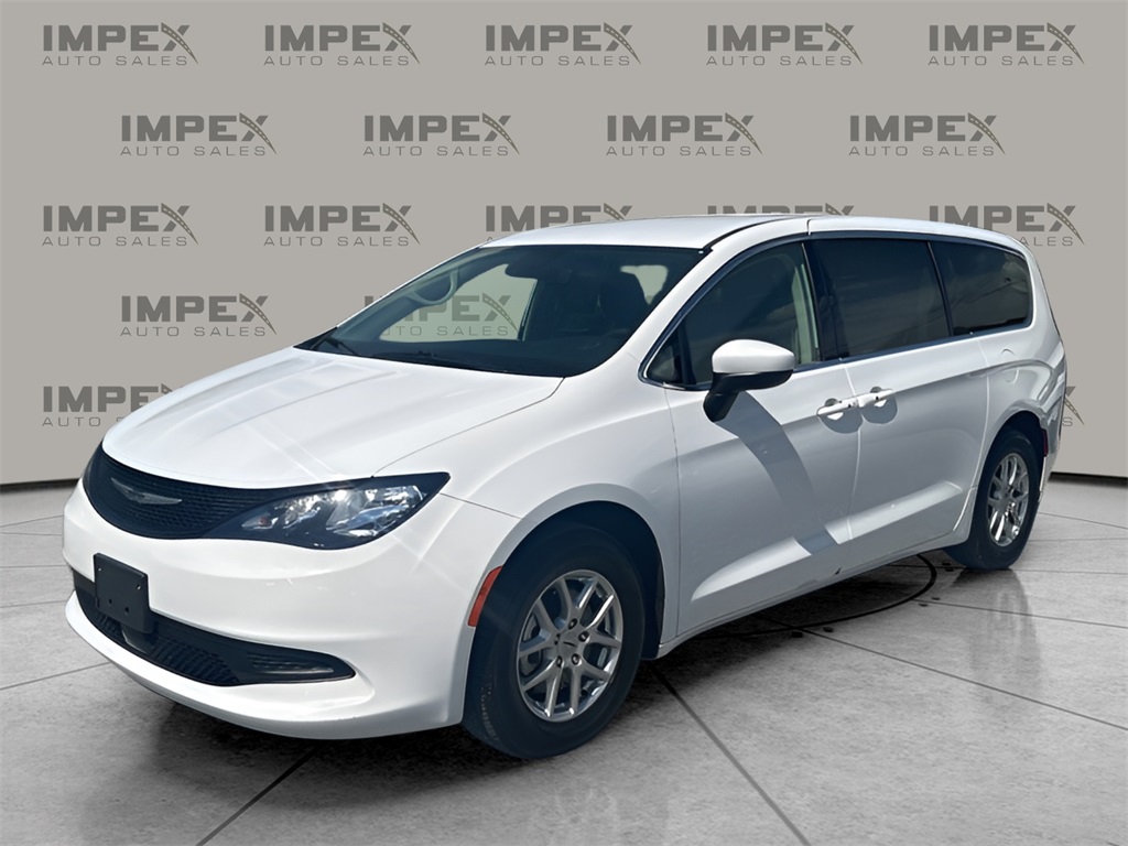 Used 2023 Chrysler Voyager LX's photo