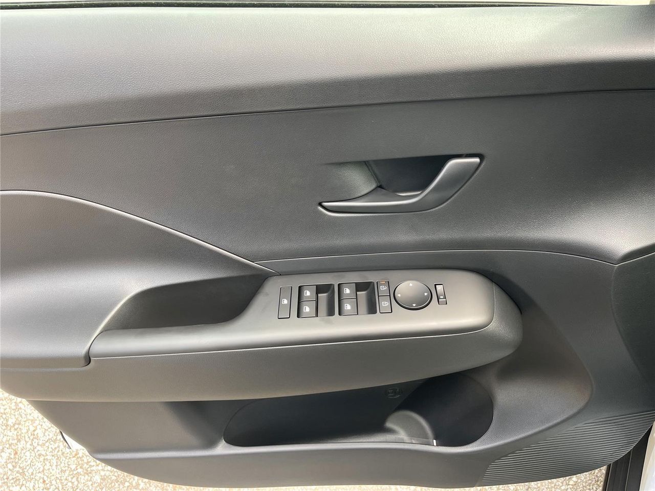 2026 Hyundai Kona SEL photo 8