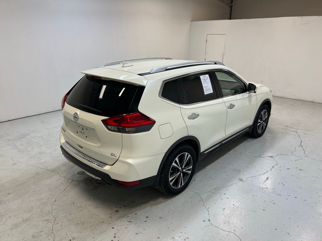 2017 Nissan Rogue SL photo 2