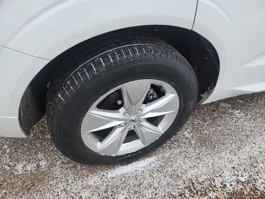 2022 Volvo XC60 B5 Momentum photo 4