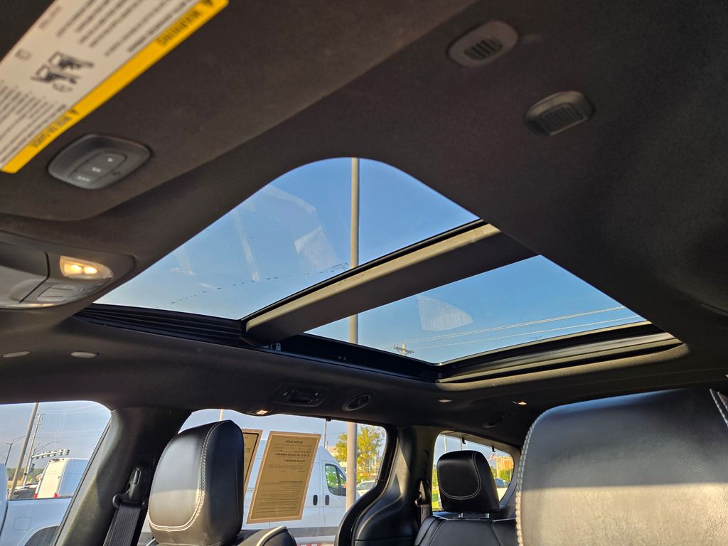 2025 Chrysler Pacifica Limited photo 25