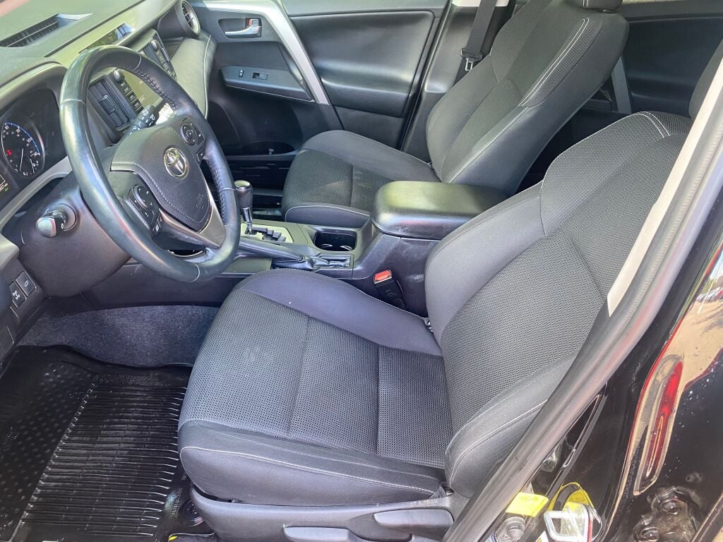 2018 Toyota RAV4 XLE photo 9