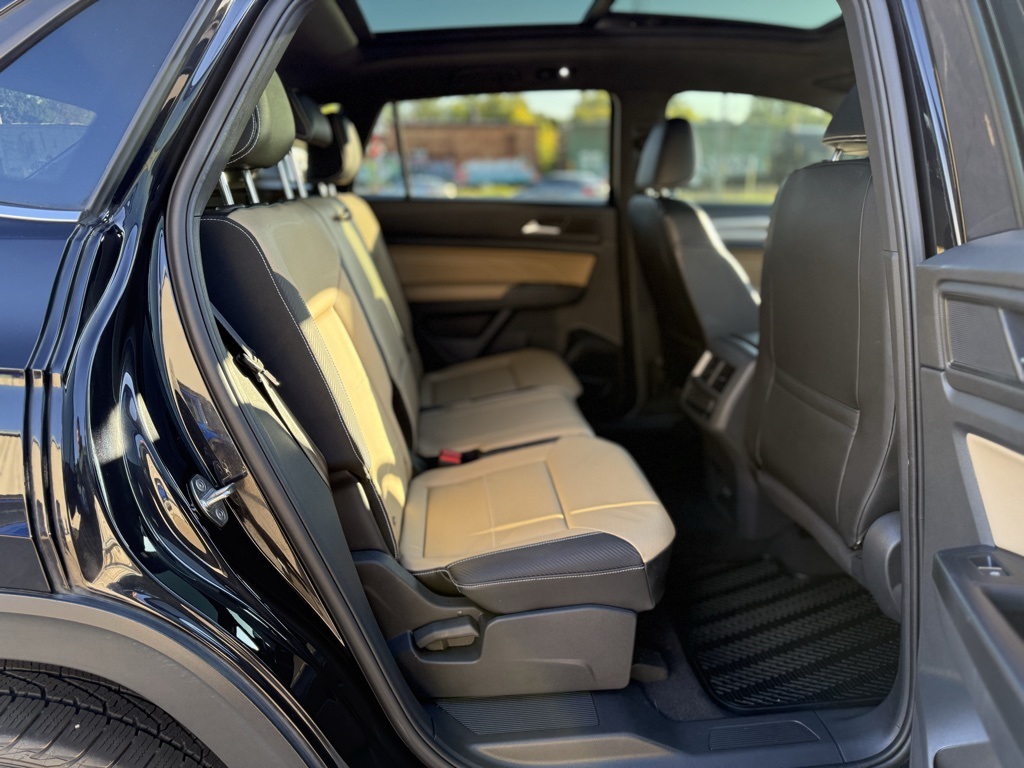 2021 Volkswagen Atlas Cross Sport V6 SE Technology R-Line photo 29