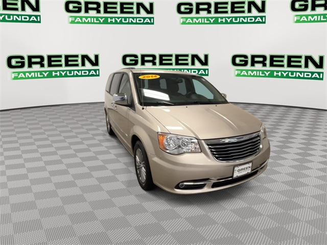 2014 Chrysler Town & Country photo 3