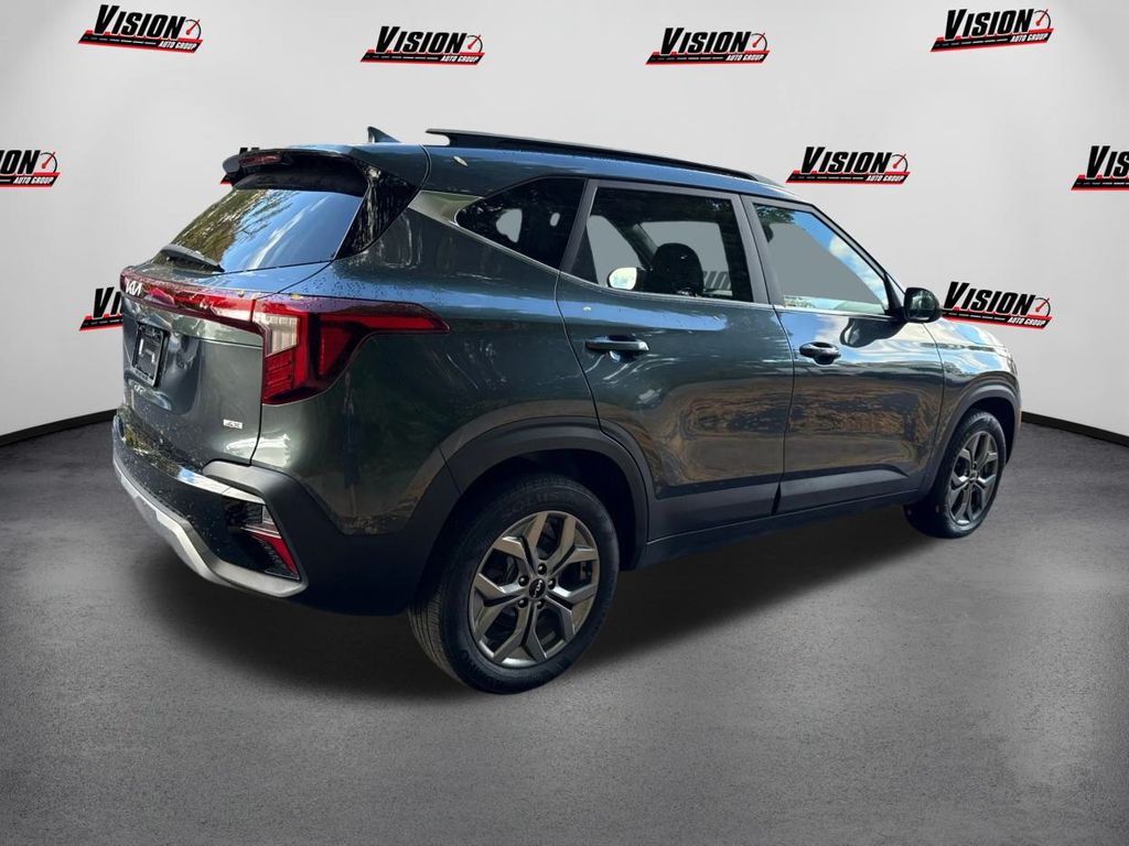 2024 Kia Seltos S photo 2