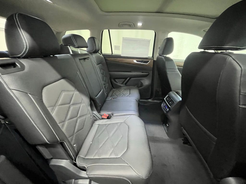 2025 Volkswagen Atlas SE Technology photo 23
