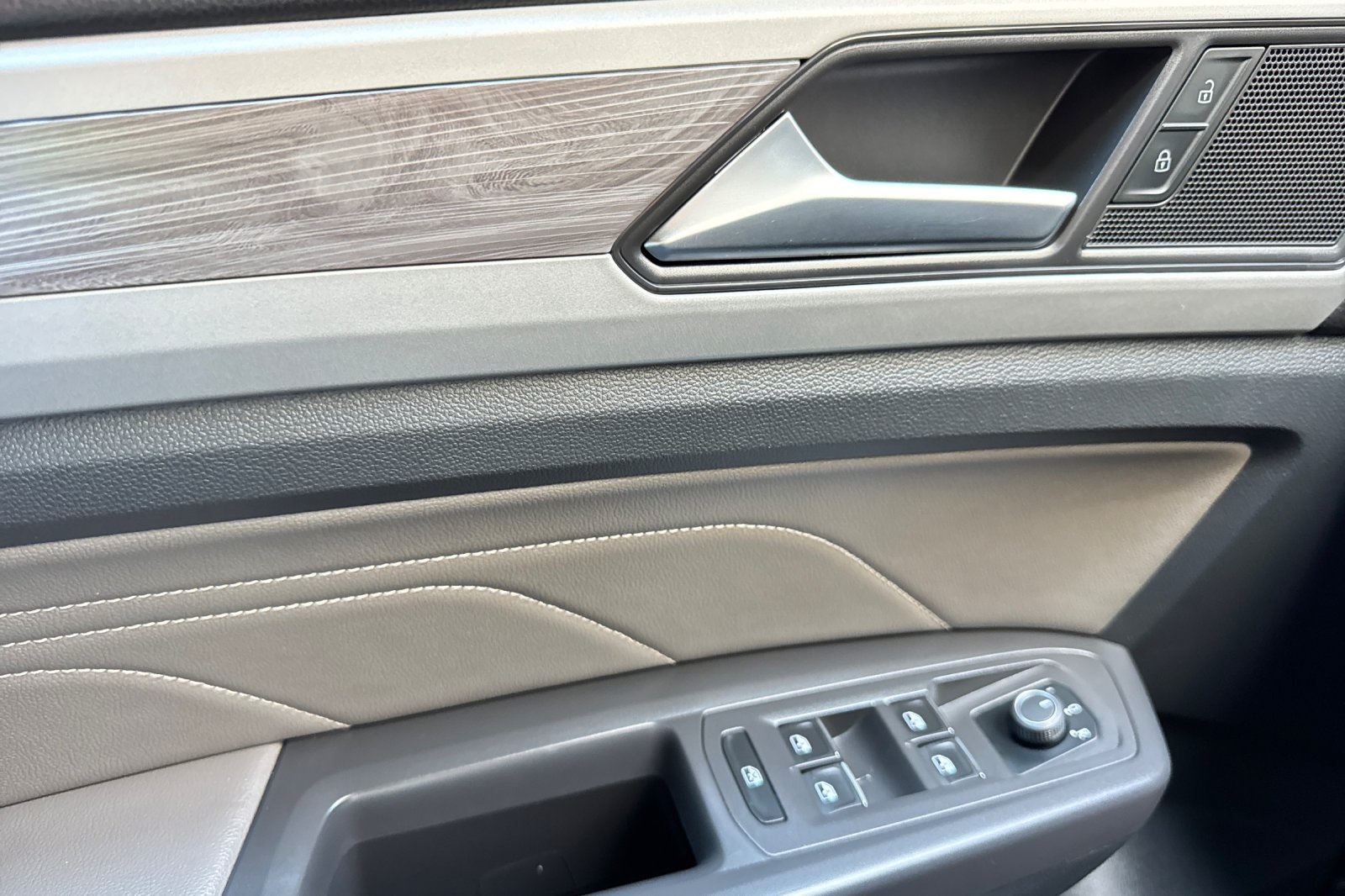 2022 Volkswagen Atlas Cross Sport SE photo 11
