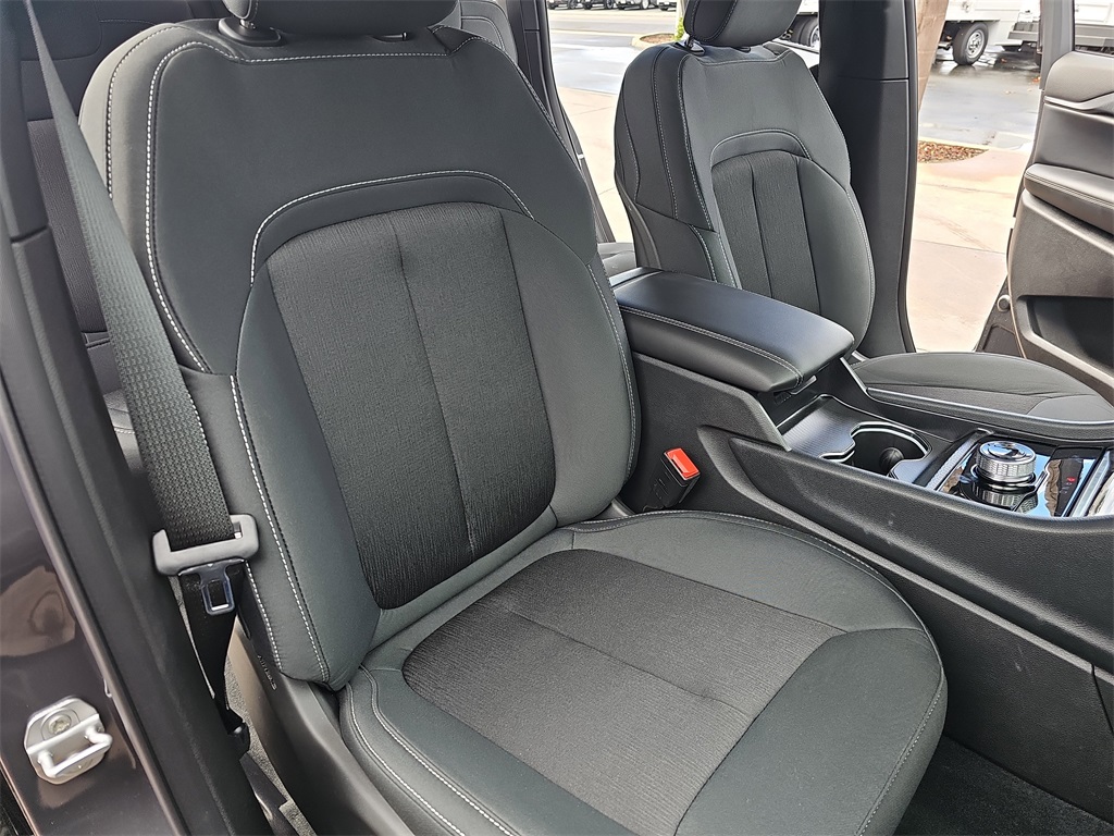 2025 Jeep Grand Cherokee Laredo photo 10