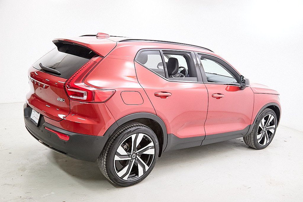 2023 VOLVO XC40 - Image 8