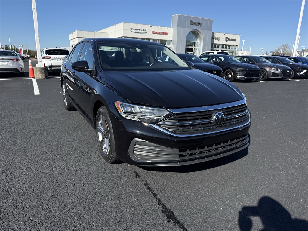 2024 Volkswagen Jetta SE's photo