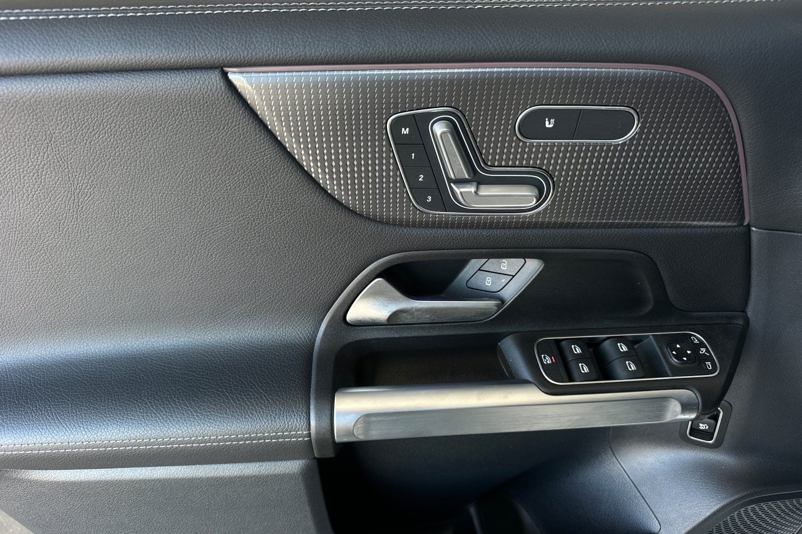 2022 Mercedes Benz GLB 250 photo 19