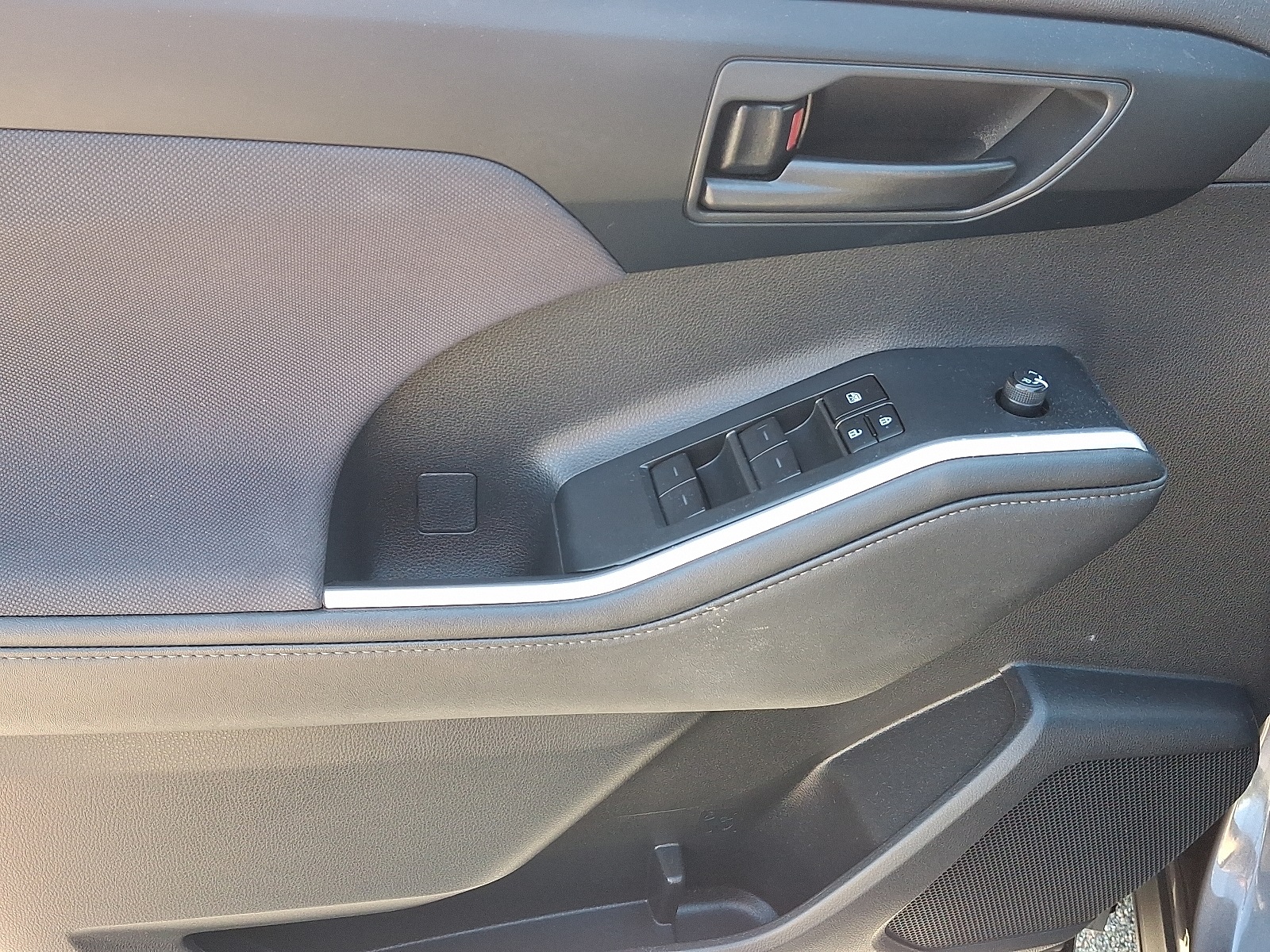 2024 Toyota Highlander LE photo 15