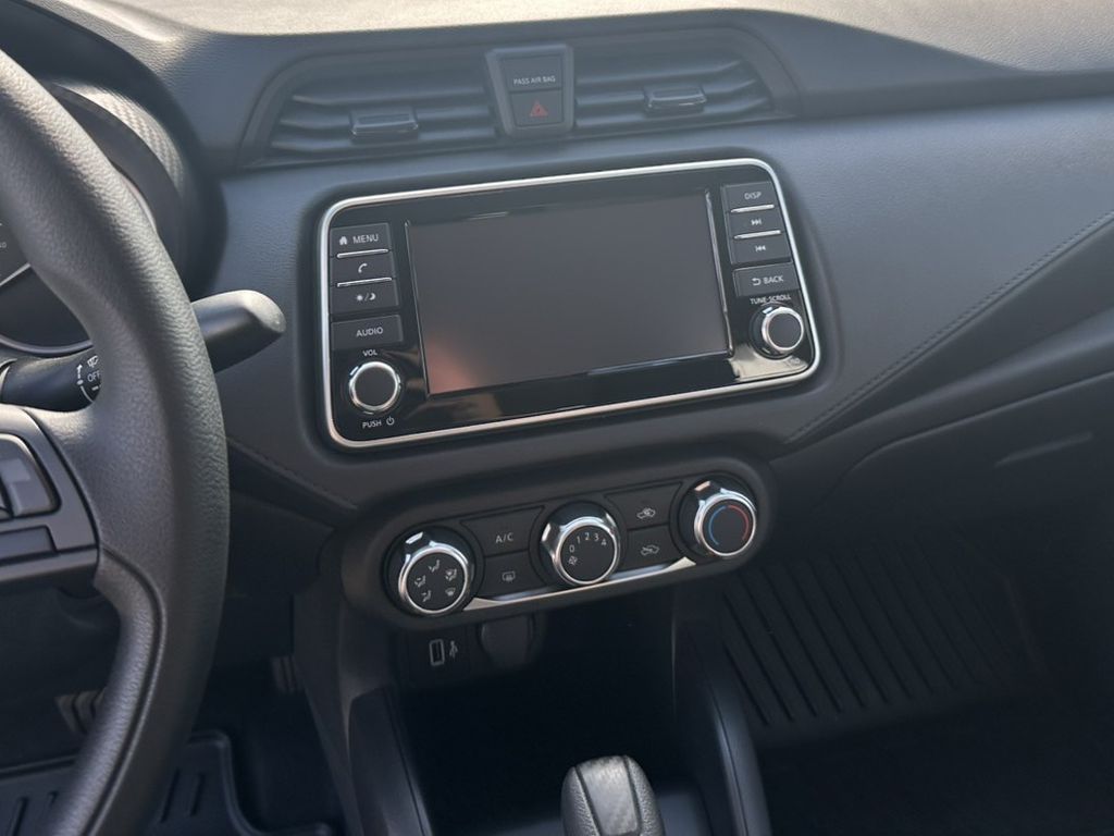 2025 Nissan Versa 1.6 S photo 17