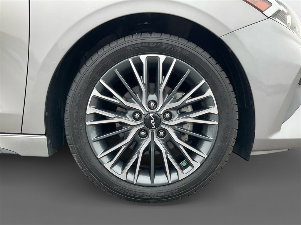 2024 Kia Forte GT-Line photo 16