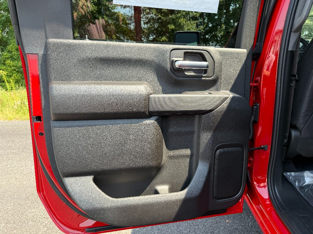2025 Chevrolet Silverado 2500HD Custom photo 22