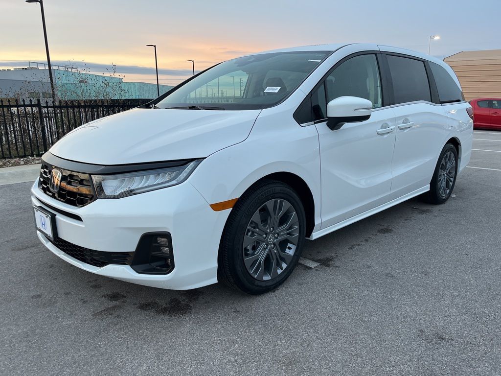 2026 Honda Odyssey Touring's photo