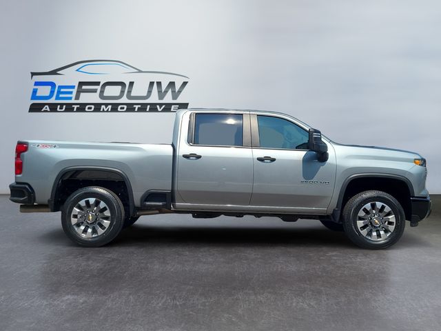 2024 Chevrolet Silverado 2500HD Custom photo 2
