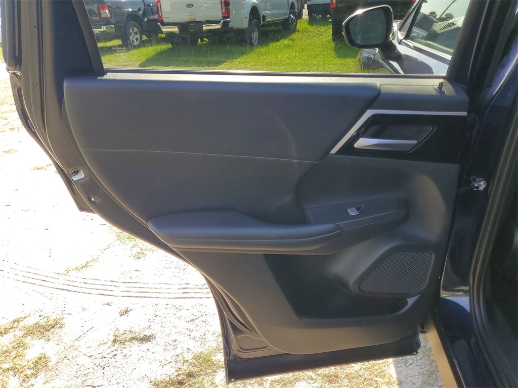 2024 Mitsubishi Outlander SE photo 33
