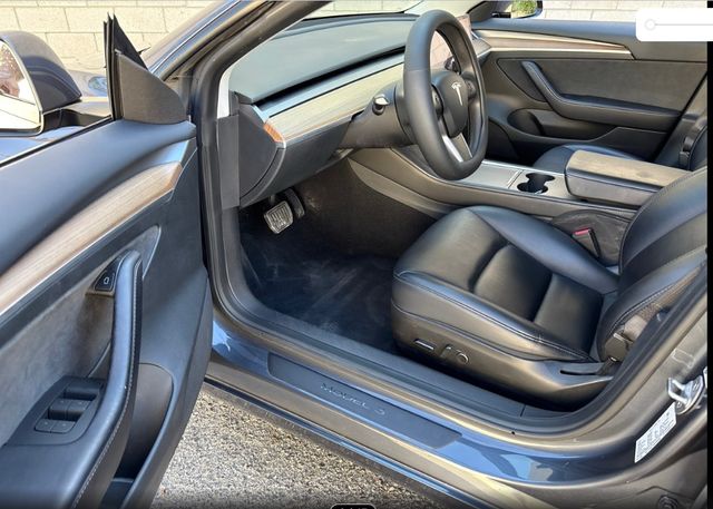 2023 Tesla Model 3 photo 3