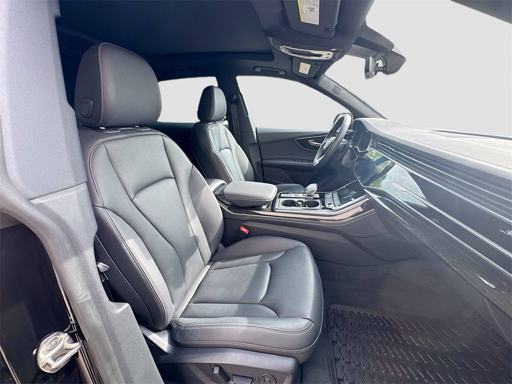 2025 Audi Q8 55 Premium Plus photo 25