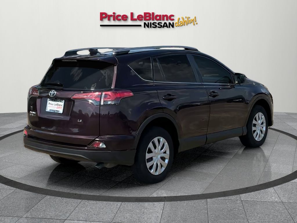 2018 Toyota RAV4 LE photo 6