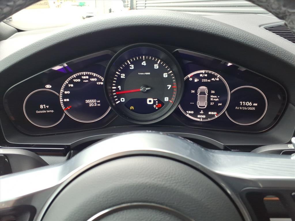 2023 Porsche Cayenne Platinum Edition photo 18