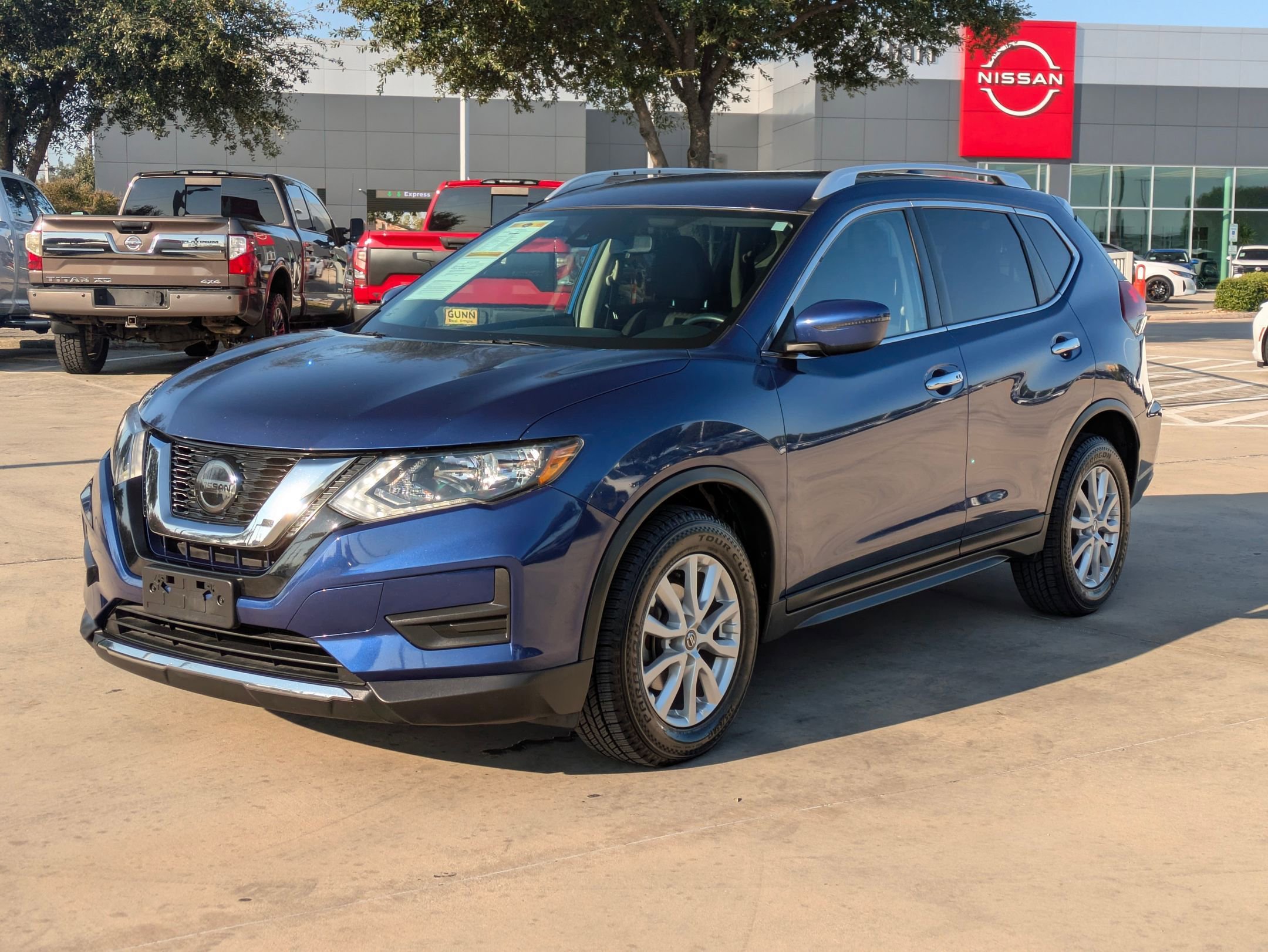 2020 Nissan Rogue SV photo 3