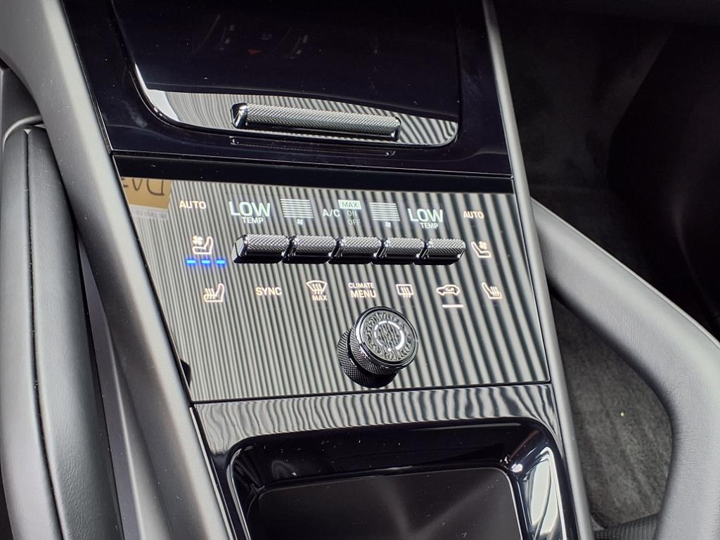 2026 Porsche Cayenne Coupe photo 9