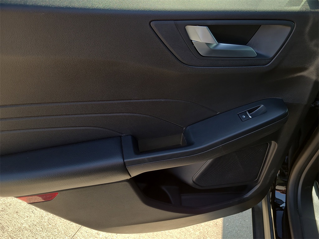 2024 Ford Escape ST-Line photo 14