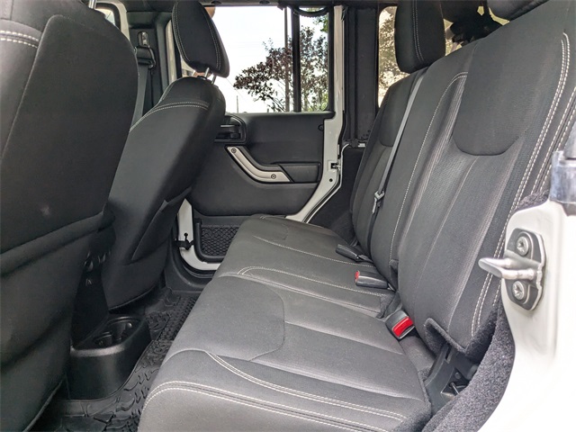2017 Jeep Wrangler Unlimited Rubicon photo 14