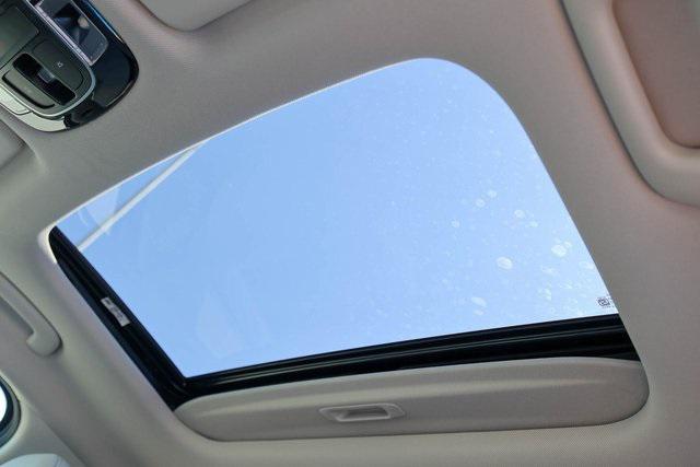 New 2025 Silver Hyundai SEL Convenience FWD image 10