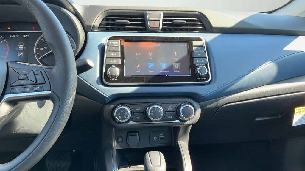 2025 Nissan Versa 1.6 SV photo 16