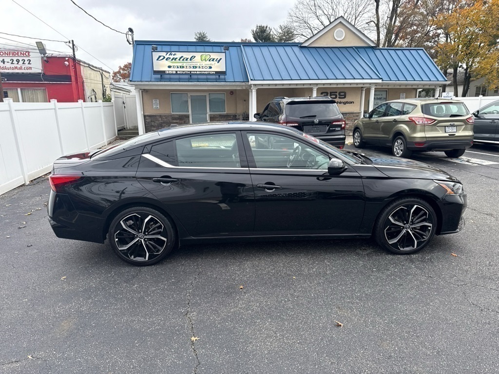 2023 Nissan Altima 2.5 SR photo 2