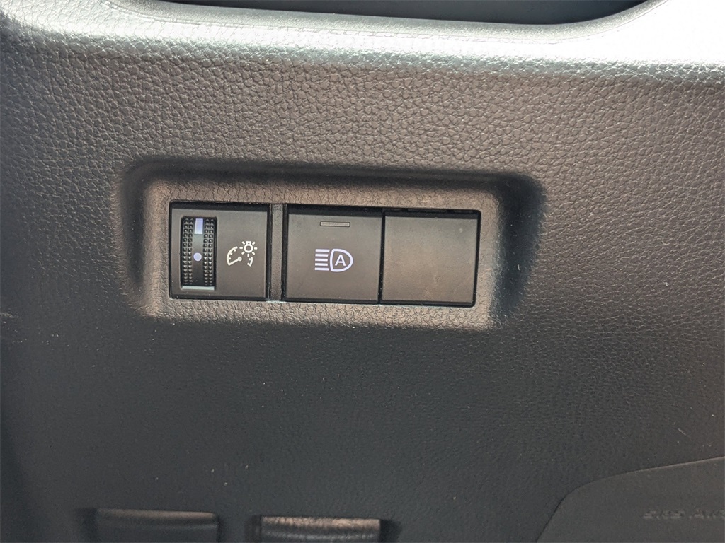 2021 Toyota RAV4 LE photo 24