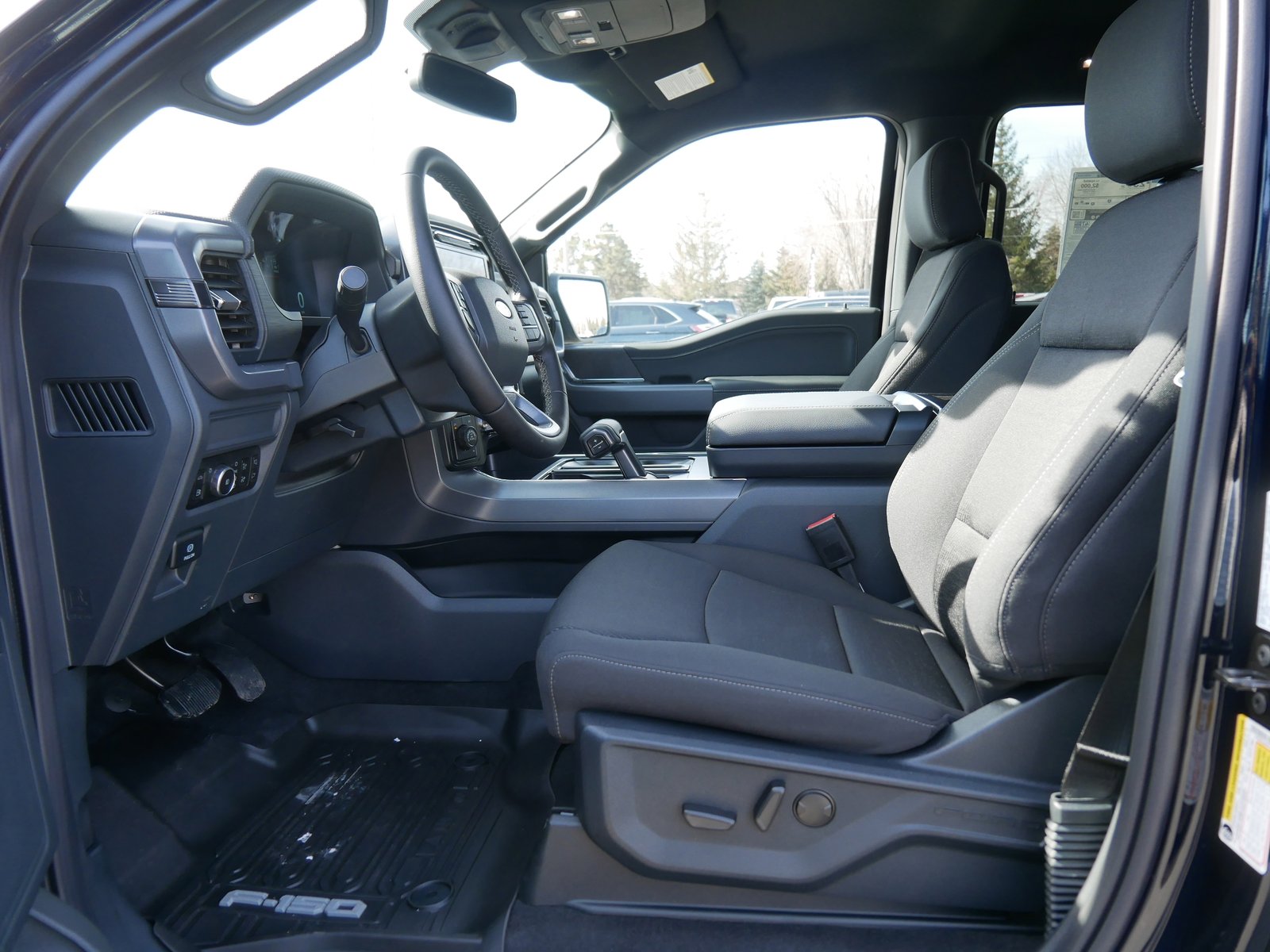 2025 Ford F-150 XLT photo 2