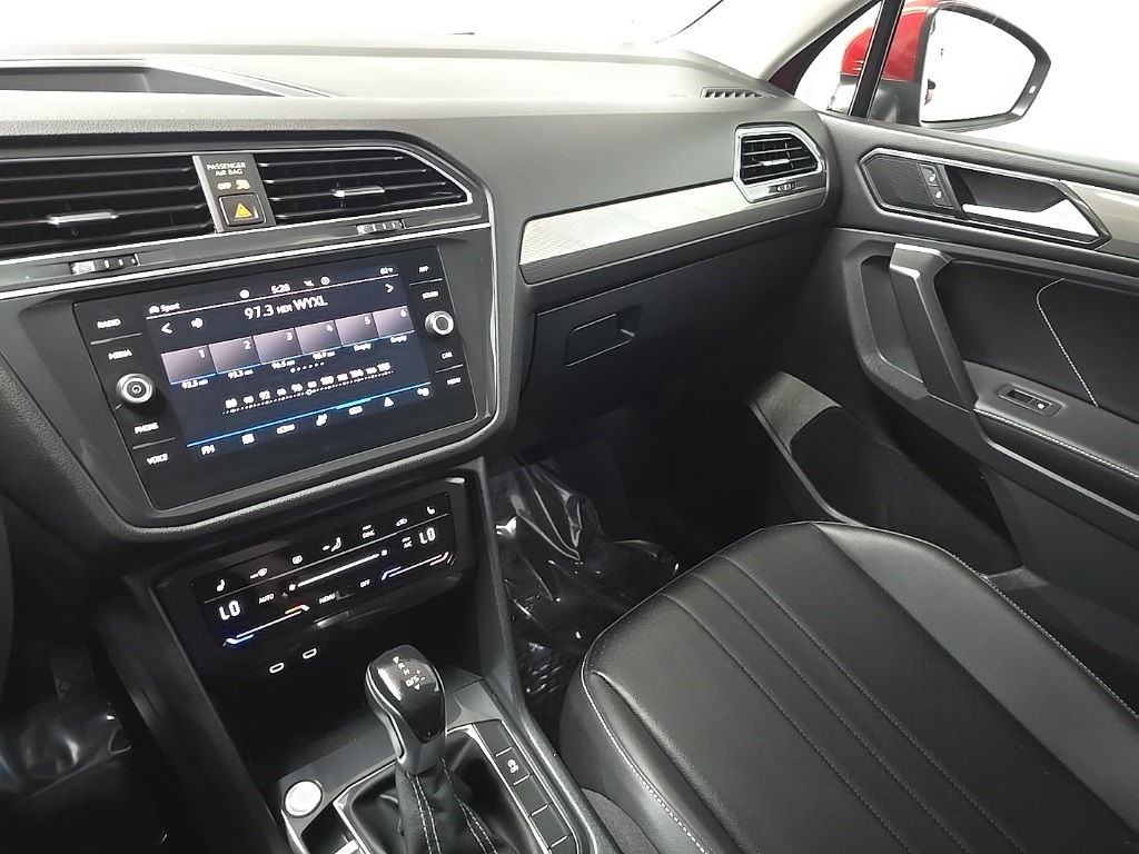 2022 Volkswagen Tiguan SE photo 25