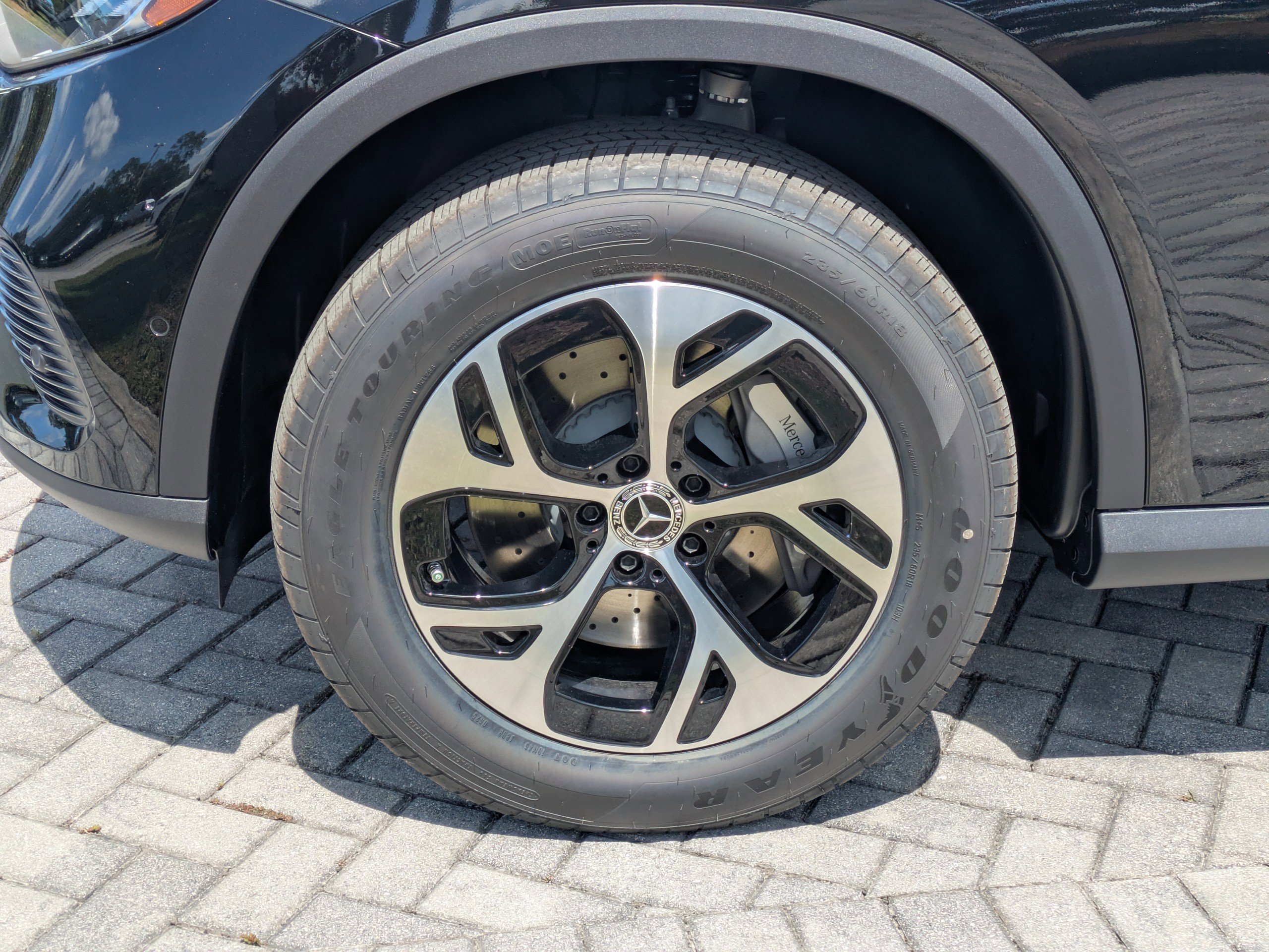 2026 Mercedes Benz GLC 350e 4MATIC photo 2