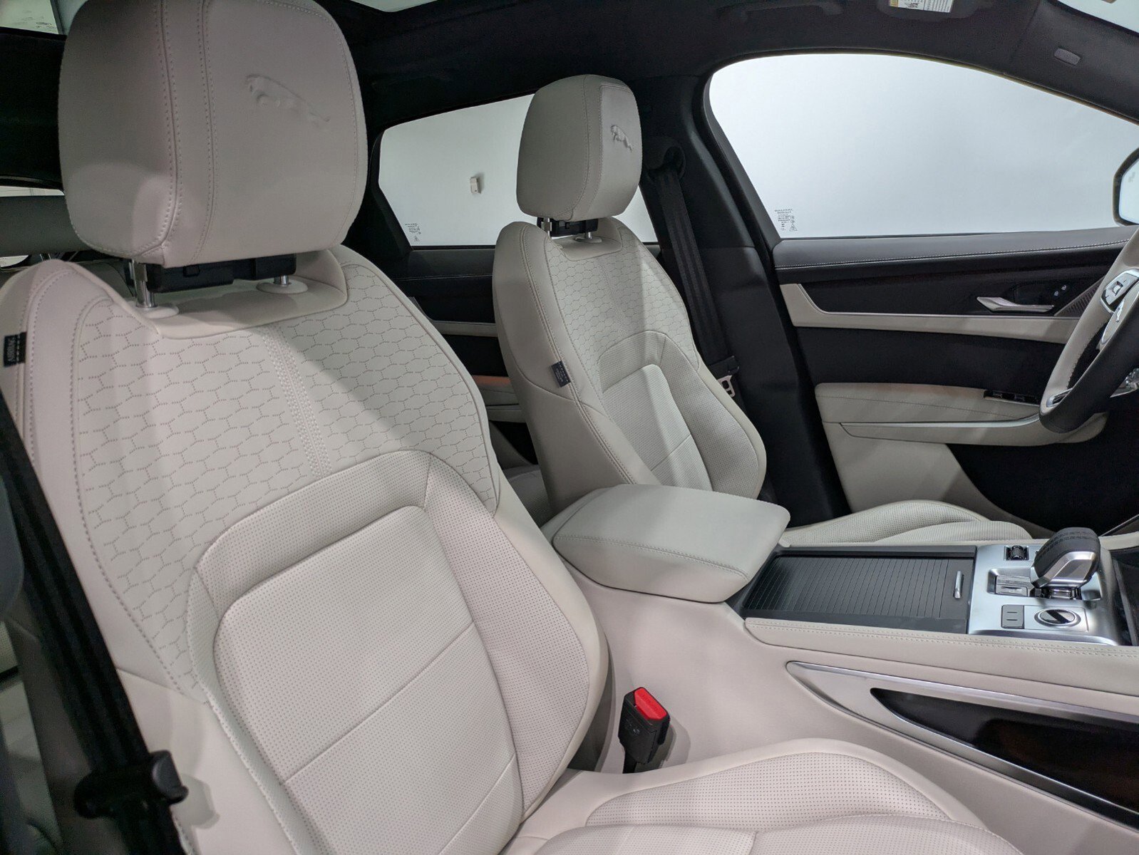 2026 Jaguar F-PACE P250 R-Dynamic S photo 25