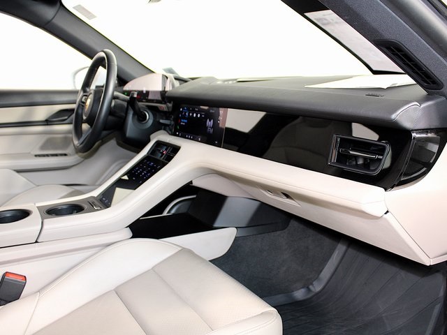 2023 Porsche Taycan photo 26
