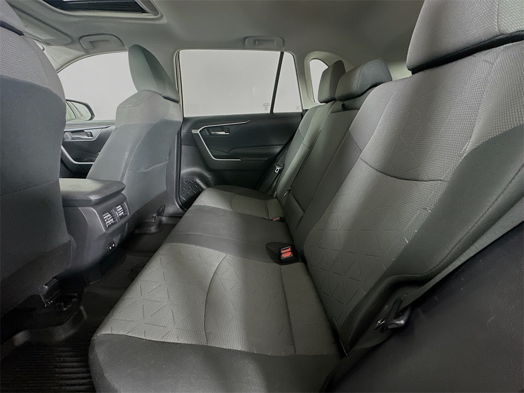2020 Toyota RAV4 XLE photo 9