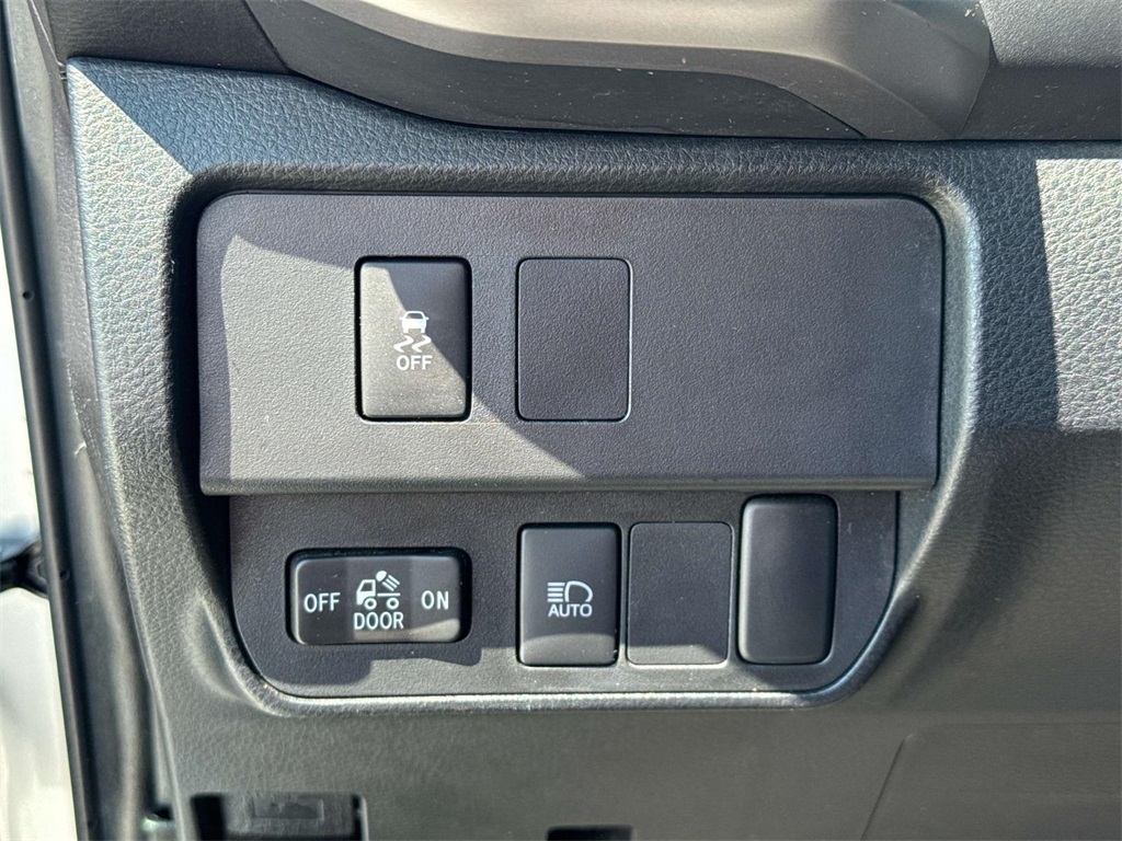 2023 Toyota Tacoma SR5 photo 19