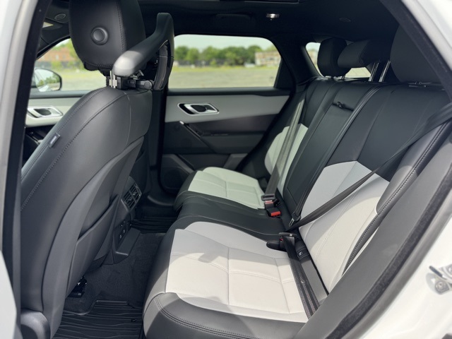 2026 Land Rover Range Rover Velar SE photo 10