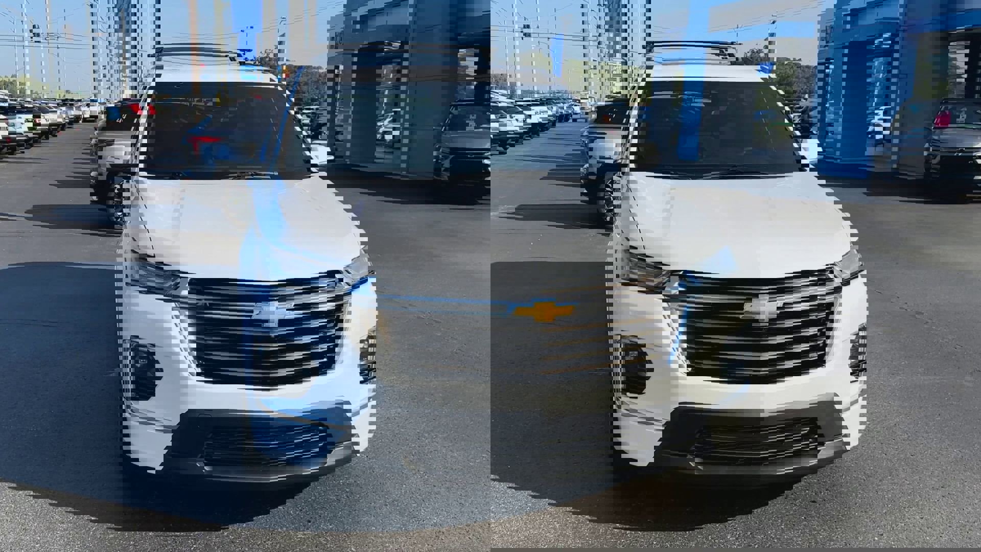 2023 Chevrolet Traverse High Country photo 2