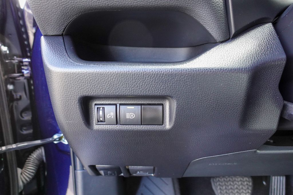 2023 Toyota RAV4 XLE photo 17