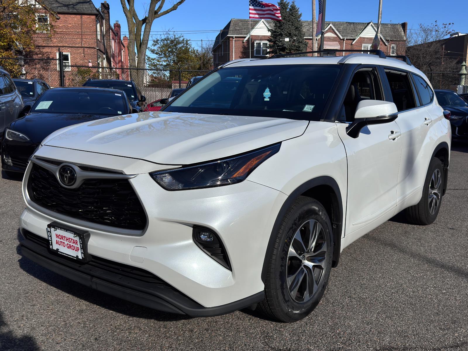 2023 Toyota Highlander XLE's photo